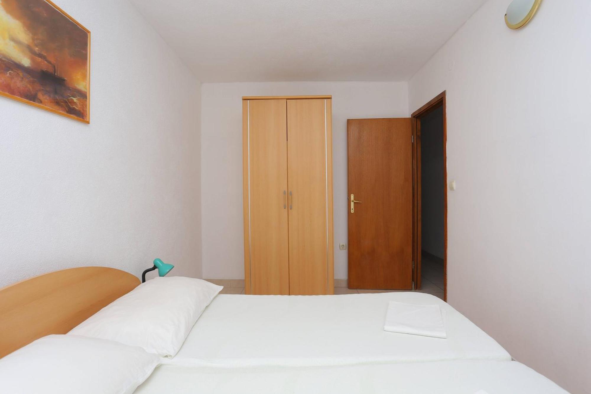 Family Friendly Apartments With A Swimming Pool Businci, Ciovo - 11232 โตรกีร์ ห้อง รูปภาพ