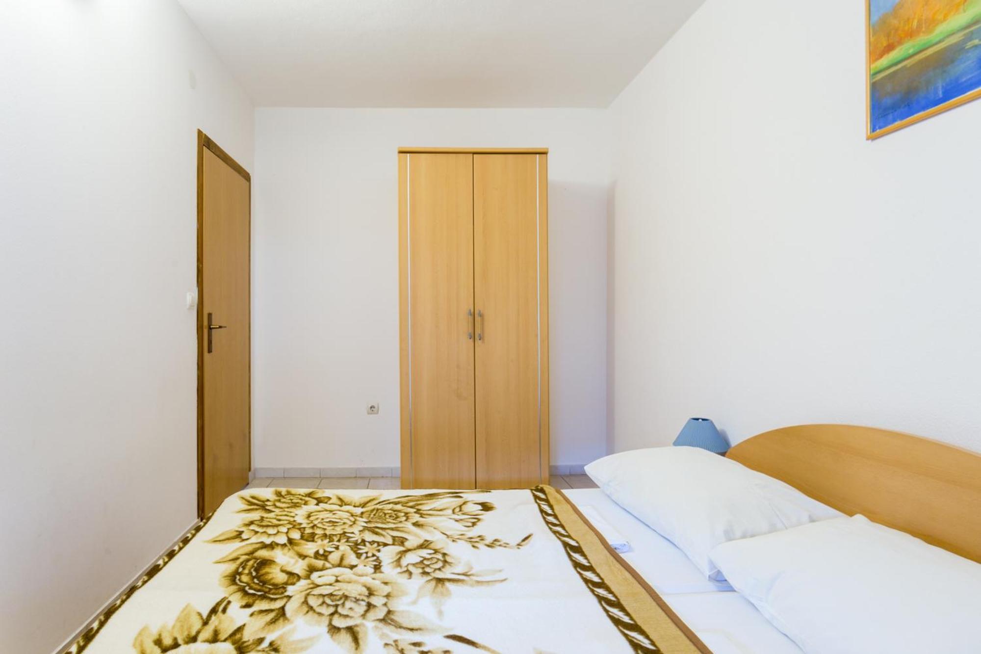Family Friendly Apartments With A Swimming Pool Businci, Ciovo - 11232 โตรกีร์ ห้อง รูปภาพ