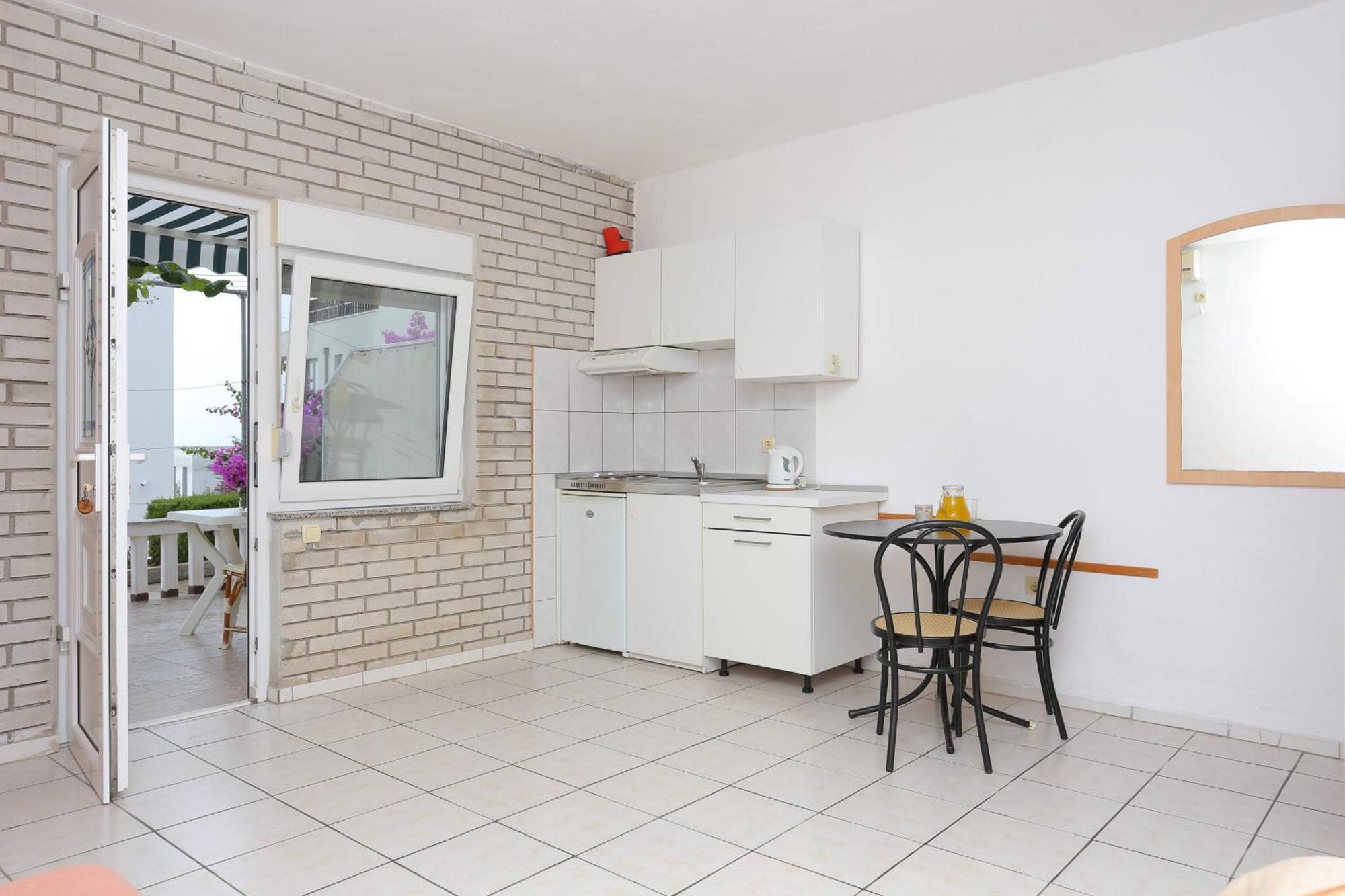 Family Friendly Apartments With A Swimming Pool Businci, Ciovo - 11232 โตรกีร์ ภายนอก รูปภาพ