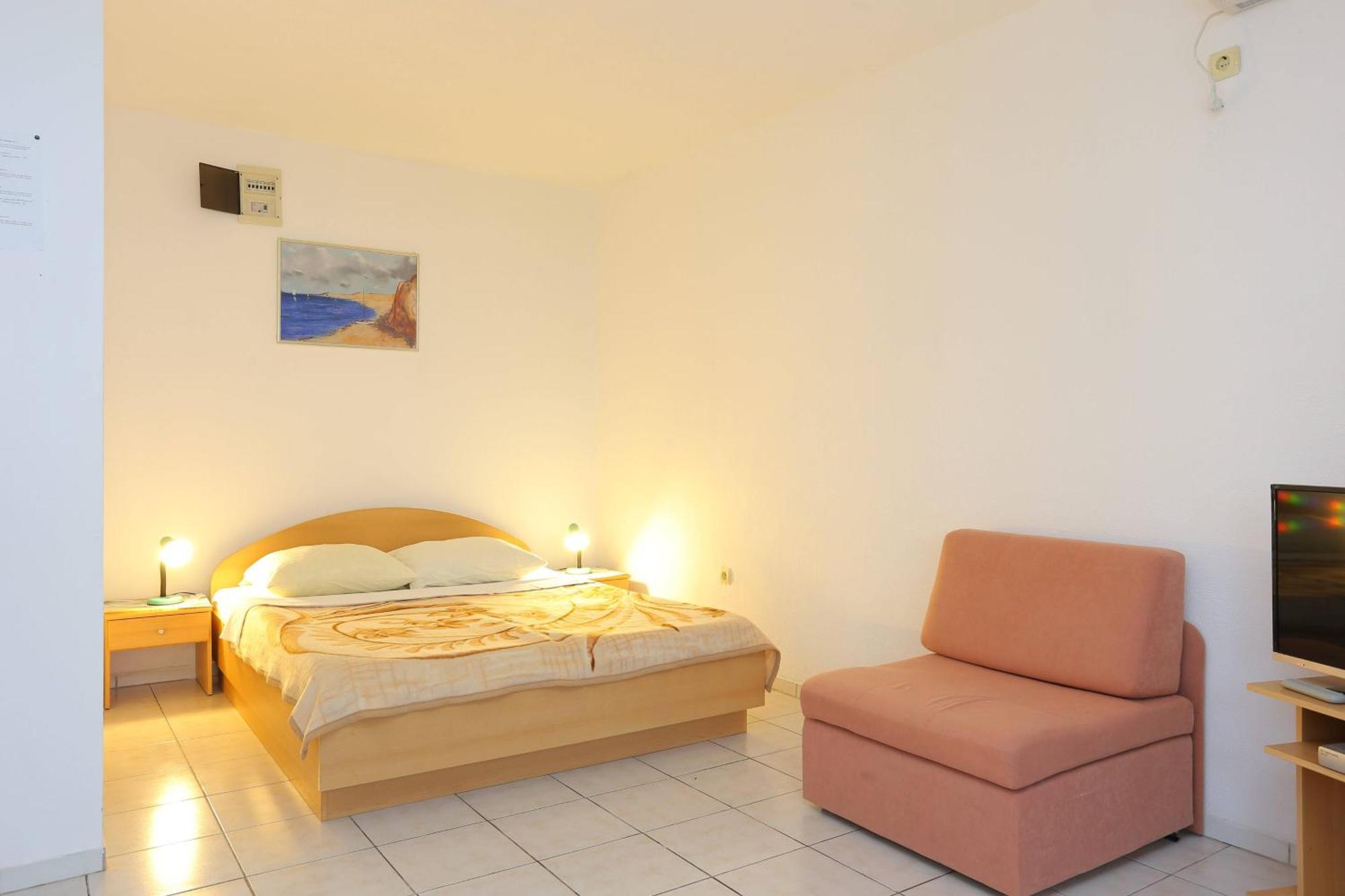 Family Friendly Apartments With A Swimming Pool Businci, Ciovo - 11232 โตรกีร์ ภายนอก รูปภาพ
