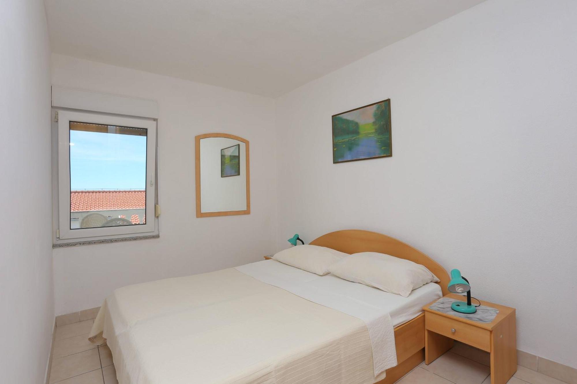 Family Friendly Apartments With A Swimming Pool Businci, Ciovo - 11232 โตรกีร์ ภายนอก รูปภาพ