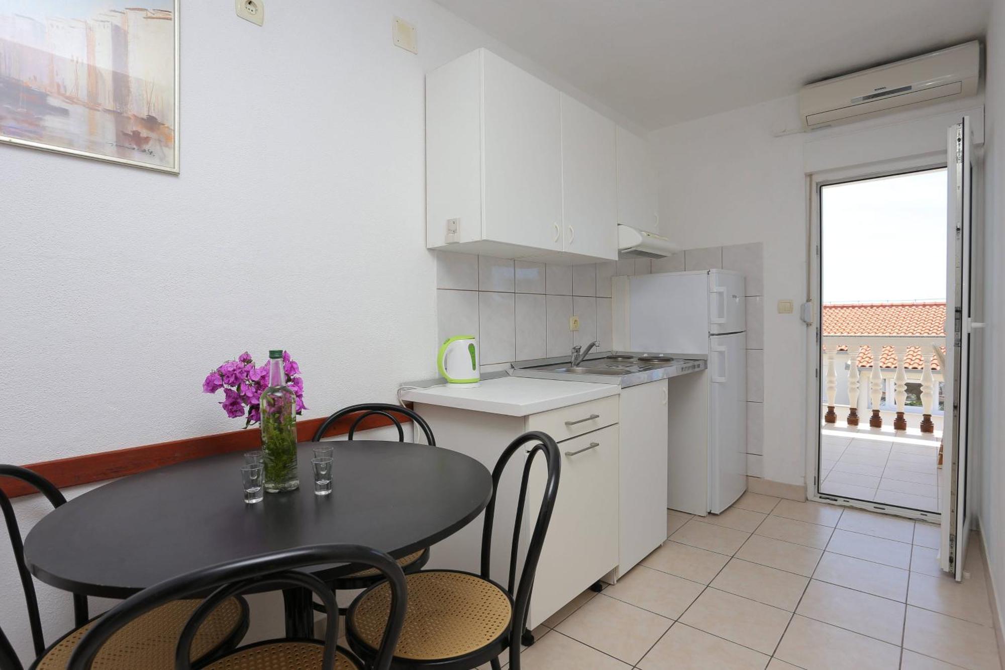 Family Friendly Apartments With A Swimming Pool Businci, Ciovo - 11232 โตรกีร์ ภายนอก รูปภาพ
