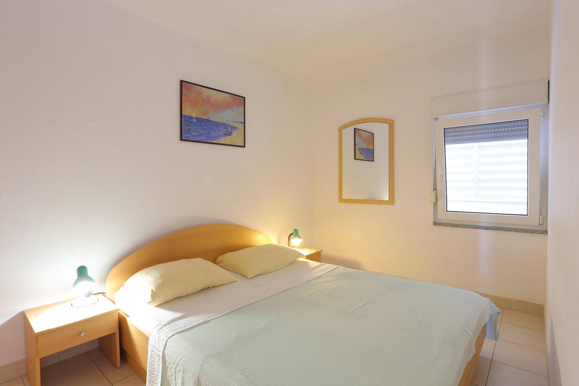 Family Friendly Apartments With A Swimming Pool Businci, Ciovo - 11232 โตรกีร์ ภายนอก รูปภาพ