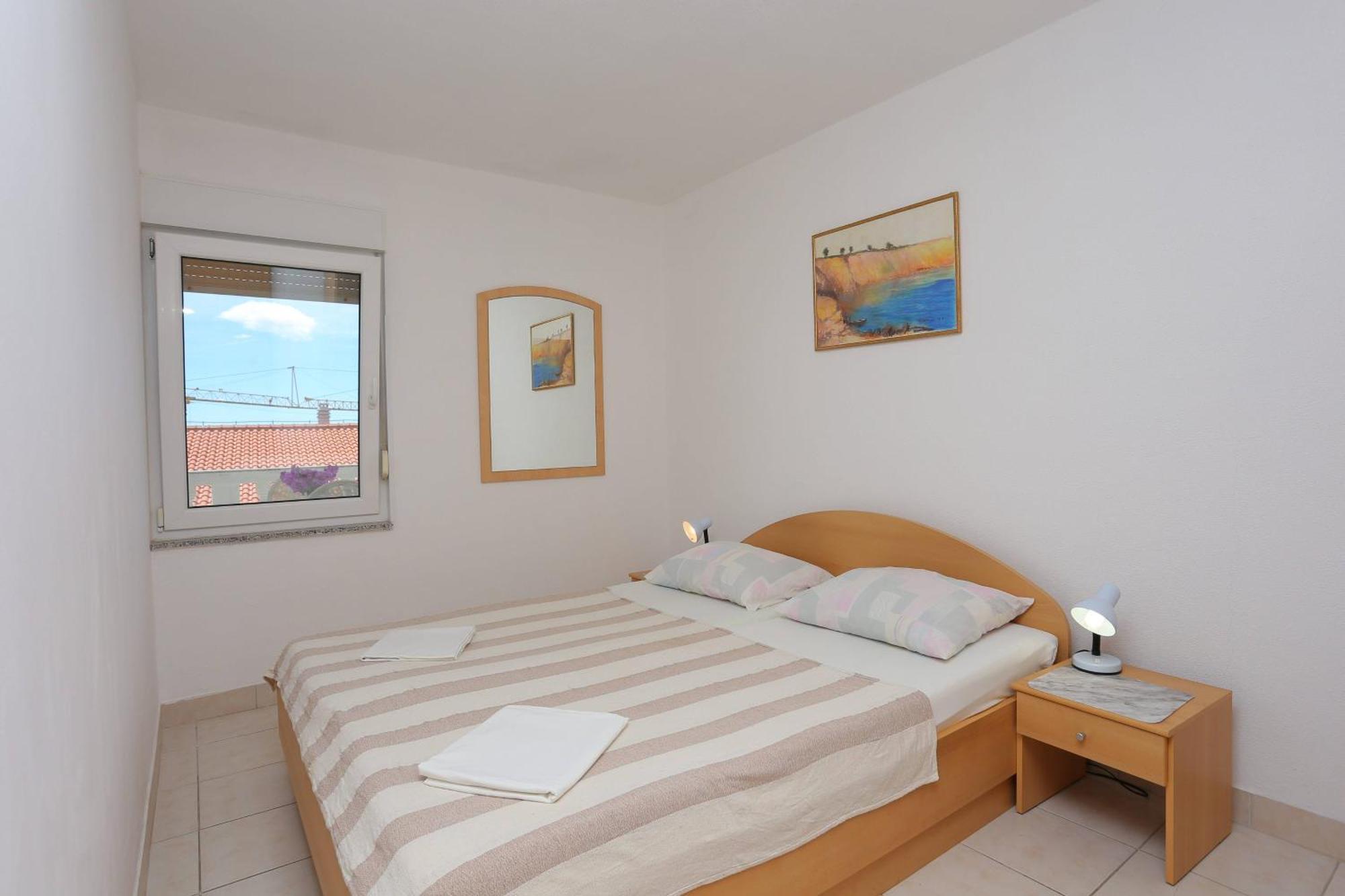 Family Friendly Apartments With A Swimming Pool Businci, Ciovo - 11232 โตรกีร์ ภายนอก รูปภาพ