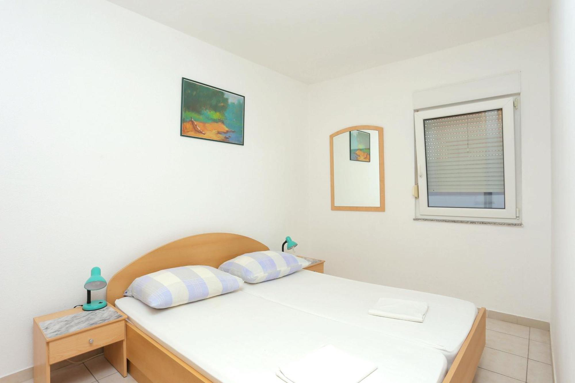 Family Friendly Apartments With A Swimming Pool Businci, Ciovo - 11232 โตรกีร์ ภายนอก รูปภาพ