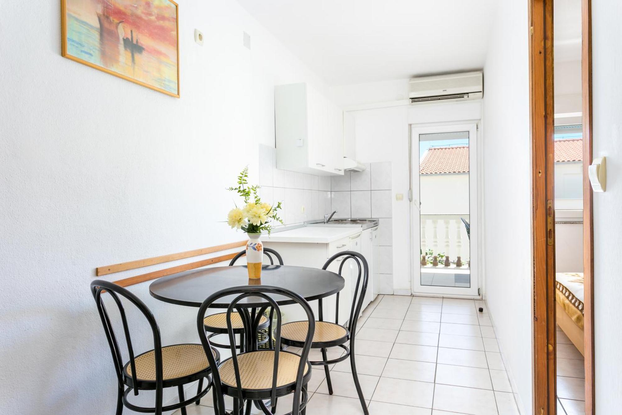 Family Friendly Apartments With A Swimming Pool Businci, Ciovo - 11232 โตรกีร์ ภายนอก รูปภาพ